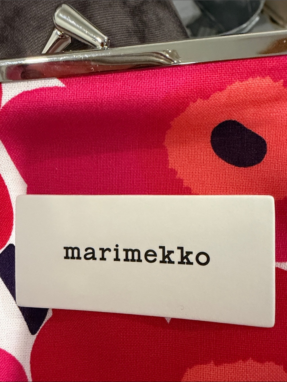 Marimekko Red Mini Unikko Pouch ‘Puolikas Kukkaro’ with Kiss Lock Closure NWT - Picture 7 of 9